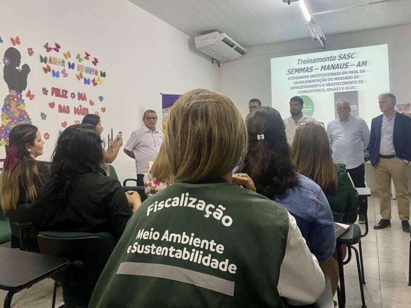 Palestras com servidores da Semmasclima (Foto: Divulgação/Semmasclima) Equipes prefeitura recebem orientações sobre regulamentação de postos de combustíveis