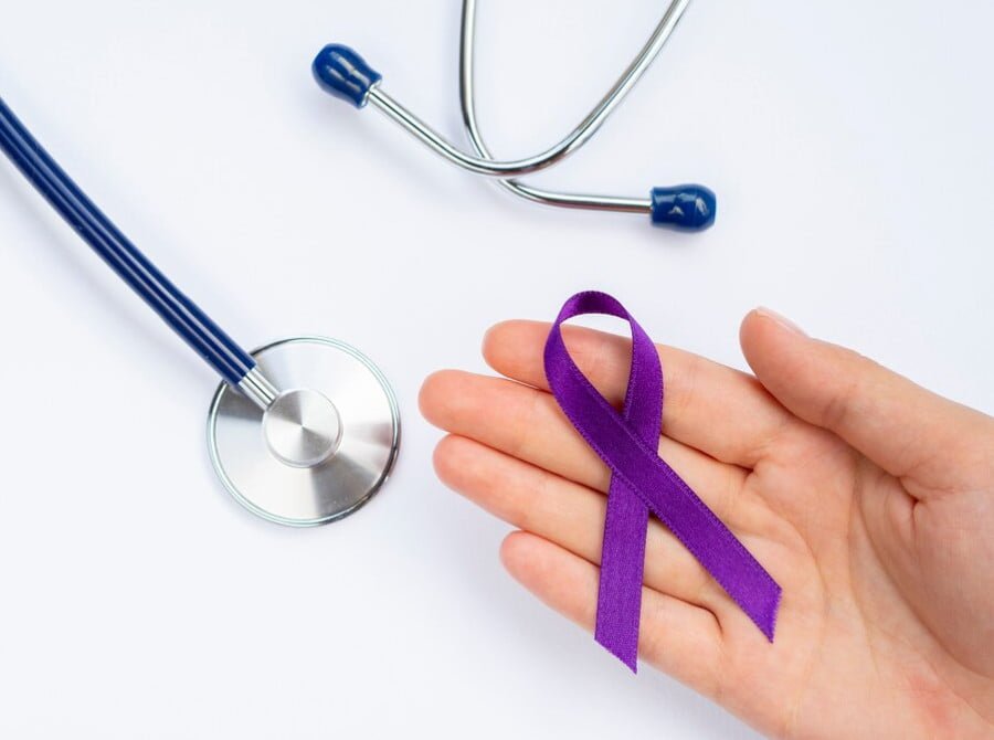A campanha Maio Roxo visa chamar a atenção da sociedade para as doenças inflamatórias intestinais - foto: Freepik Maio Roxo: exames regulares são cruciais na prevenção de doenças inflamatórias intestinais