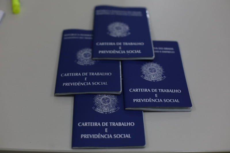 Carteiras de Trabalho (Foto: Phil Limma/Semcom) Sine Manaus oferta 450 vagas de emprego nesta sexta-feira (17)