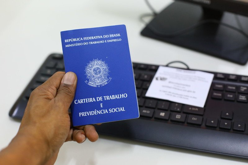 Carteira de Trabalho (Foto: Phil Lima/Semcom) Sine Manaus oferta 654 vagas de emprego nesta terça-feira (21)