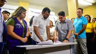 Wilson Lima assina termo para reforma do PAC e lança ações de governo em Parintins