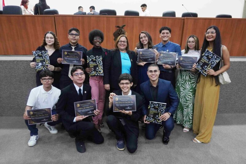 Alunos da rede estadual participam de 1° Encontro Estadual do Parlamento Jovem