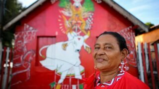 Casa de torcedores apaixonados pelos bumbás atraem os olhares de visitantes