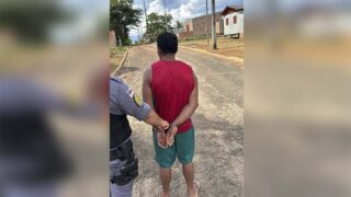 Em Cacau Pirêra, homem foragido por tentativa de feminicídio é preso