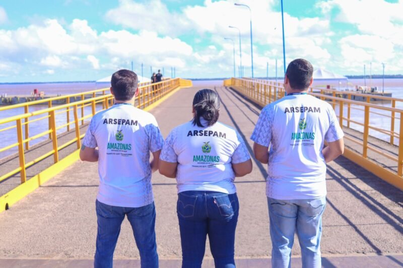 A ação de fiscalização que faz parte da Campanha “Viagem Segura: Parintins 2024” (Foto: Divulgação/Arsepam) Festival de Parintins 2024: Arsepam fiscaliza embarcações do transporte intermunicipal