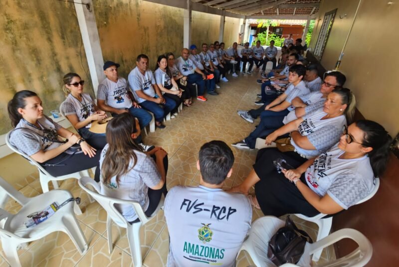 Equipe técnica da FVS-RCP intensifica as ações de prevenção de doenças em Parintins (Foto: Girlene Medeiros/FVS-RCP) FVS-RCP intensifica as ações de prevenção de doenças na Ilha Tupinambarana