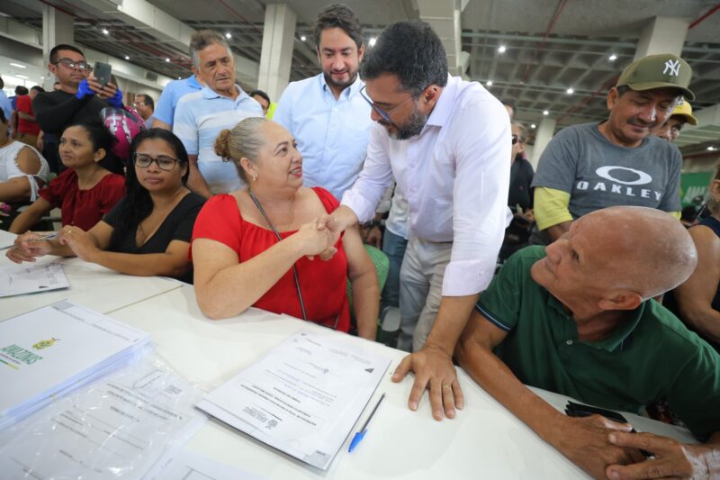 Governador Wilson Lima regulariza mais de 2,5 mil novas unidades habitacionais de Manaus