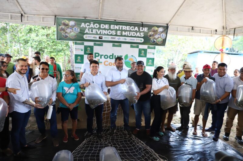 Governo e Prefeitura de Coari entregam mais de 100 mil alevinos para piscicultores do município