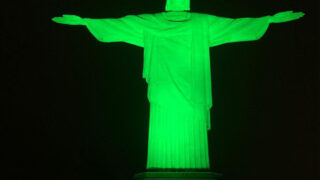 Histórico! No dia Mundial do Meio Ambiente, Cristo Redentor ganha cores em alusão à Copa da Floresta