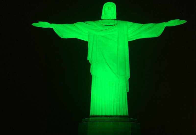 Histórico! No dia Mundial do Meio Ambiente, Cristo Redentor ganha cores em alusão à Copa da Floresta