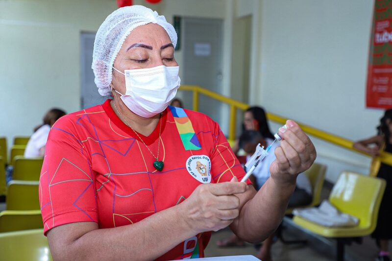 Ministério da Saúde atrasa abastecimento de vacinas contra Covid e Febre Amarela em Manaus