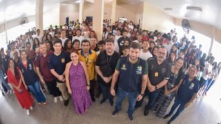 Palestras do ‘Ei, Te Orienta’ e sobre 'Crimes Virtuais' são levadas para escola na Zona Norte de Manaus, por iniciativa do deputado João Luiz