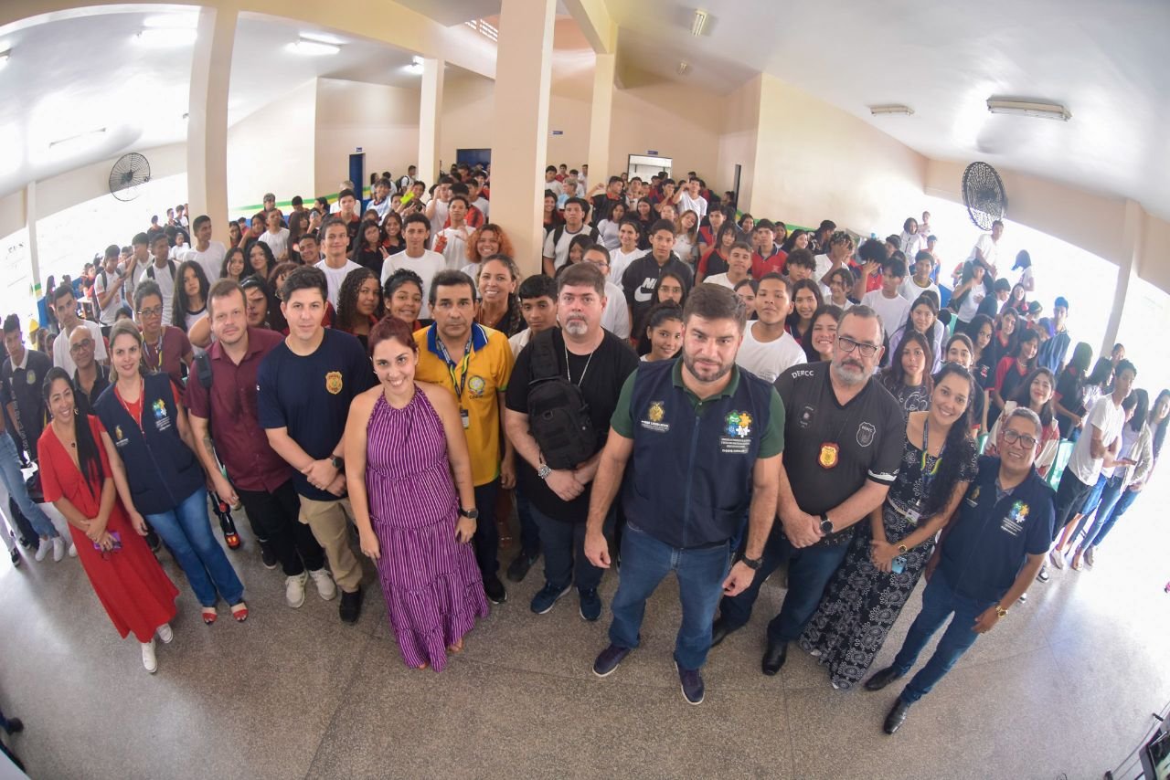 Palestras do ‘Ei, Te Orienta’ e sobre ‘Crimes Virtuais’ são levadas para escola na Zona Norte de Manaus, por iniciativa do deputado João Luiz