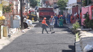 Prefeitura de Manaus recapeia ruas do bairro Zumbi dos Palmares, na zona Leste