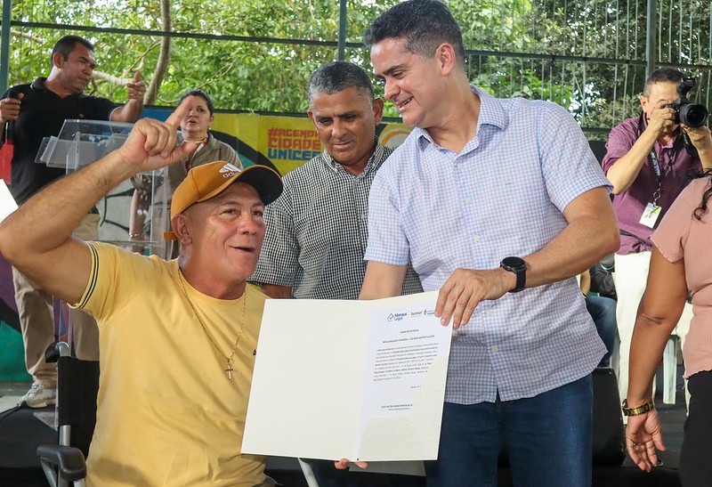Prefeitura entrega mil registros de imóveis aos moradores do bairro Colônia Antônio Aleixo