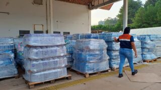 Primeiras carretas com ajuda humanitária enviada pelo Amazonas chegam ao RS