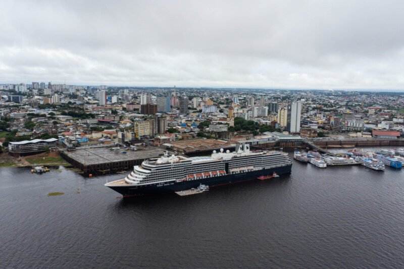 Chegada do navio Zuiderdam (Foto: Lucas Silva/Amazonastur) Temporada de Cruzeiros 2023/2024: Amazonas contabiliza mais de R$ 4 milhões injetados na economia