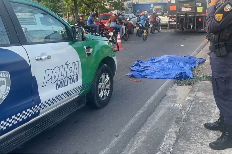 Mulher tem cabeça esmagada por caminhão no Distrito Industrial, em Manaus