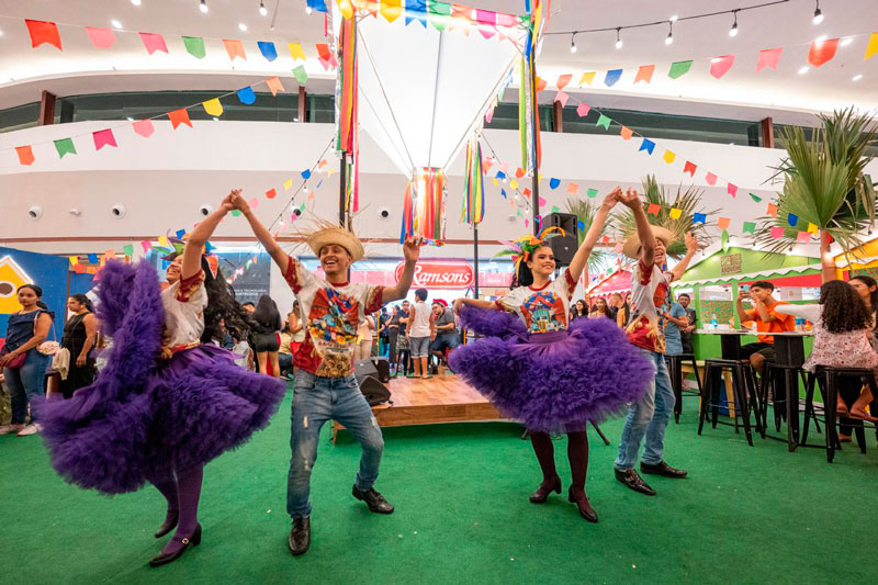 Arraial dos Bumbás no Manauara Shopping encerra com forró