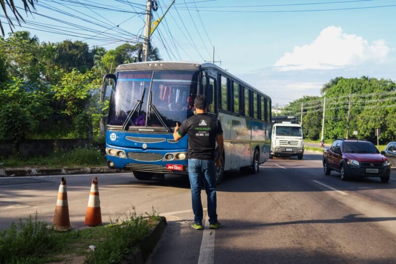 Fiscalização rodoviário (Foto: Herlam Glória /Arsepam) Arsepam reforça fiscalização de transporte intermunicipal para Presidente Figueiredo