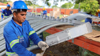 Governo do Amazonas implanta luz de LED no Campus da UEA, em Parintins