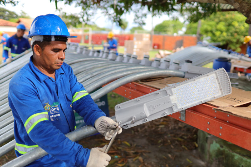 Governo do Amazonas implanta luz de LED no Campus da UEA, em Parintins