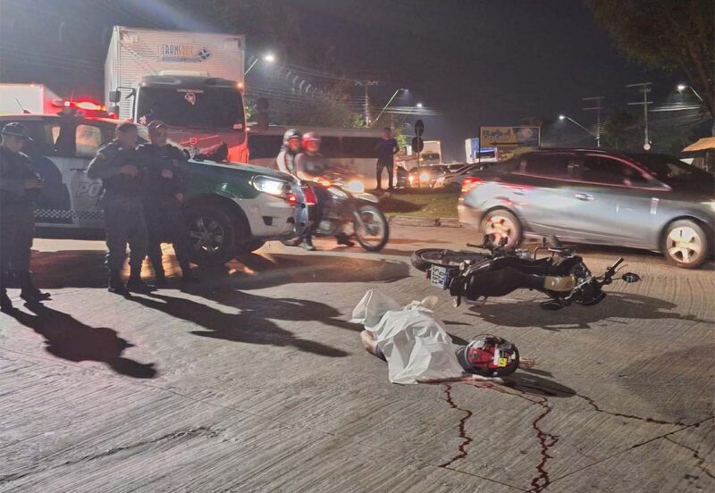 Motociclista morre esmagado por micro-ônibus no Distrito Industrial, em Manaus