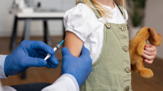 Vacina contra HPV: a importância do imunizante para meninas e meninos