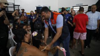 Wilson Lima anuncia auxílio de R$ 30 mil para cada família atingida por incêndio em Nhamundá