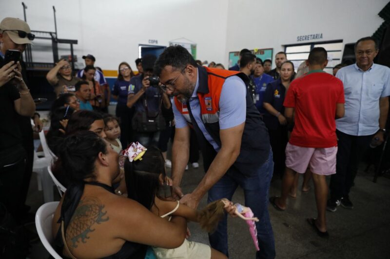 Wilson Lima anuncia auxílio de R$ 30 mil para cada família atingida por incêndio em Nhamundá