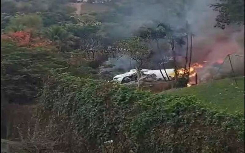 Avião da Voepass com 58 passageiros e 4 tripulantes cai em Vinhedo