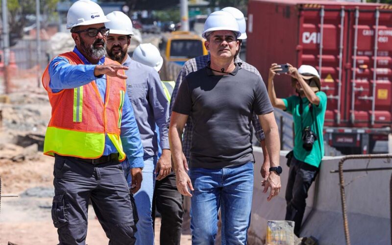 David Almeida vistoria avanço das obras do complexo viário Rei Pelé