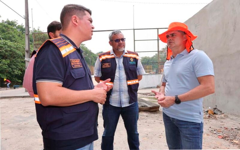 Prefeito de Manaus, David Almeida, fiscalizou o andamento das obras de complexos esportivos (Foto: Divulgação) Espaços esportivos em obras são fiscalizados pelo prefeito David Almeida