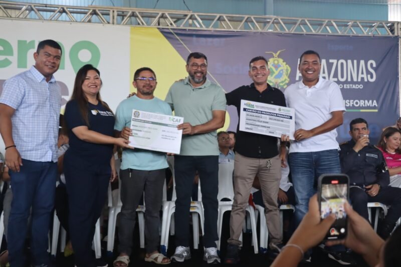 Os documentos foram entregues, durante a 11ª edição da ação Governo Presente (Foto: Marfran Vieira/Idam) Governo Presente: Idam entrega 32 documentos a produtores rurais de Manaus
