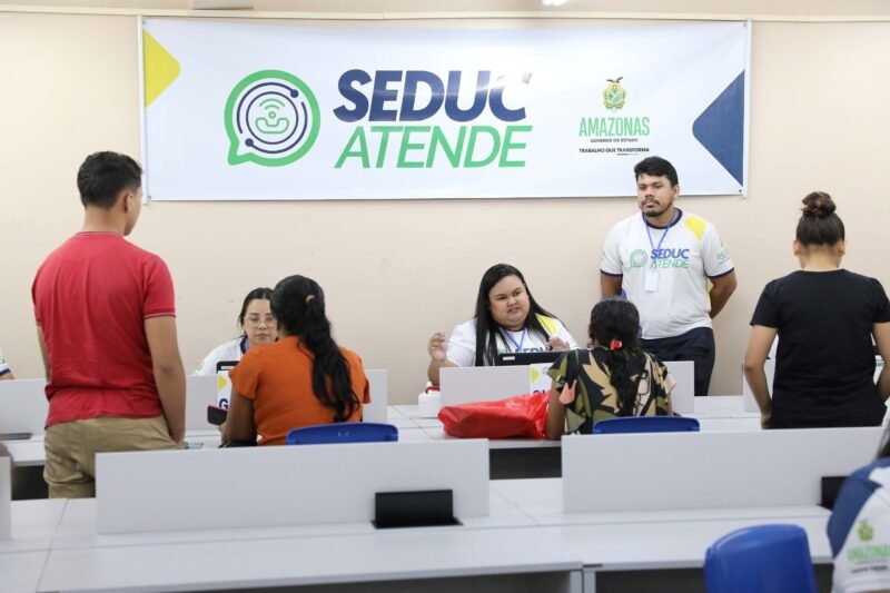 Atendimento (Foto: Euzivaldo Queiroz/Seduc-AM) Governo Presente: Seduc auxilia jovens e adultos a concluírem os estudos