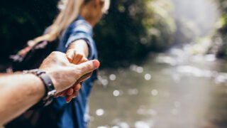 Número de solteiros supera em 28,6% o de casados no Brasil, aponta IBGE