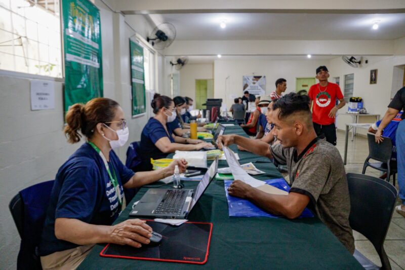 População em situação de rua recebem ação de cidadania e saúde no Centro de Manaus