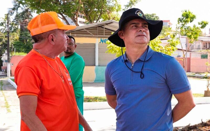 Prefeito de Manaus, David Almeida e secretário da Semulsp, Sabá Reis (Foto: Divulgação) Prefeito inspeciona obra de revitalização do complexo esportivo do Jardim Paulista