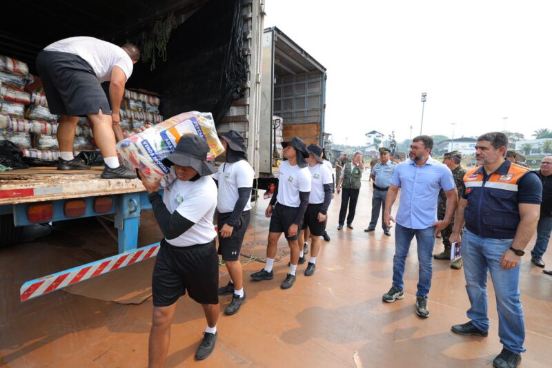 Wilson Lima acompanha primeiro envio de ajuda humanitária para municípios já afetados pela estiagem