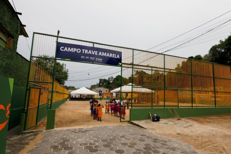 Campo no bairro Colônia Terra Nova é entregue revitalizado