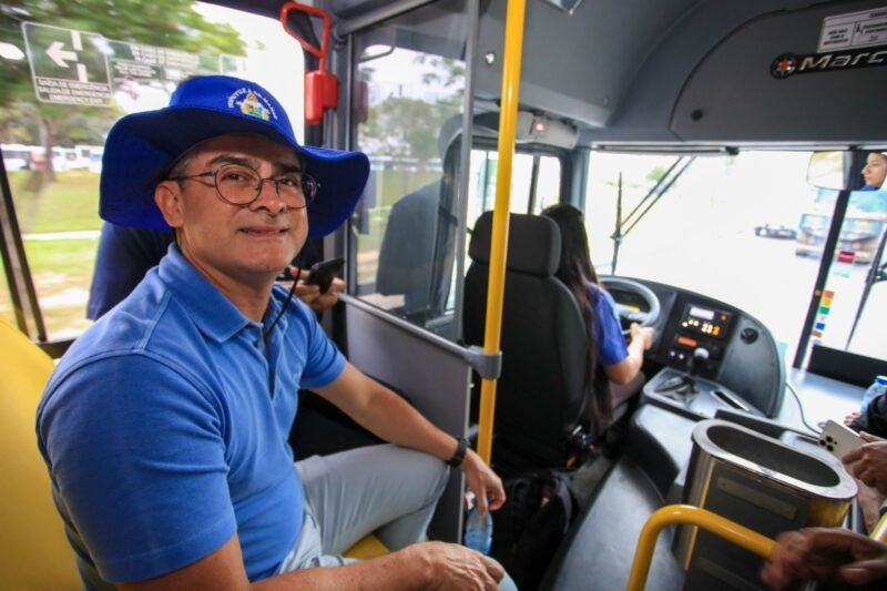 Prefeito de Manaus, David Almeida (Foto: Divulgação) David Almeida implementa ônibus que reduzem em 70% a emissão de gases poluentes