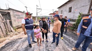 David Almeida vistoria obras e anuncia recapeamento de ruas na zona Leste de Manaus