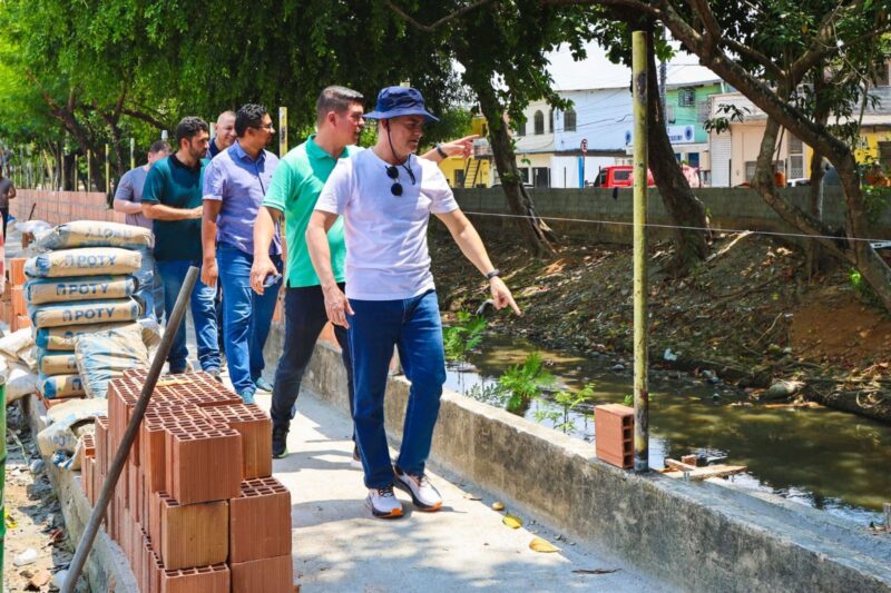 David Almeida vistoria revitalização de espaços públicos na zona Leste