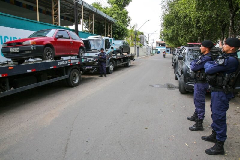 Agentes da Romu apreendem dois veículos furtados (Foto: Divulgação) Durante ronda escolar na zona Oeste, agentes da Romu apreendem dois veículos furtados
