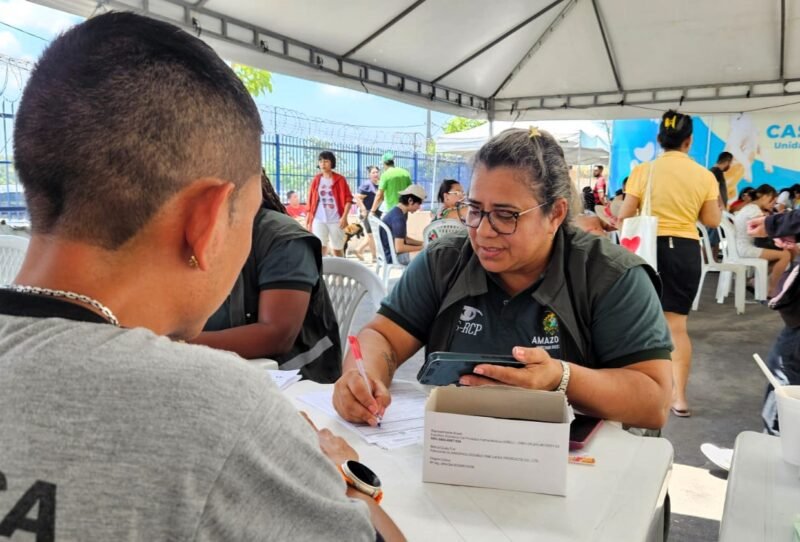 O resultado do teste é emitido em até 30 minutos (Foto: Girlene Medeiros/FVS-RCP) FVS-RCP leva testagem rápida para HIV, sífilis e hepatites B e C, no bairro Colônia Terra Nova