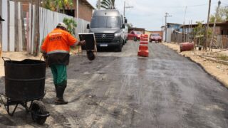 Prefeitura de Manaus melhora a trafegabilidade das ruas em solo natural no bairro Colônia Antônio Aleixo