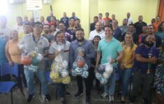 Prefeitura distribui materiais esportivos para fortalecer educação física nas escolas municipais