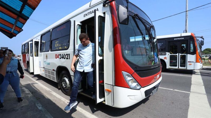 Prefeitura entrega mais ônibus novos e com ar-condicionado para a população