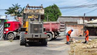 Prefeitura realiza ação de limpeza no bairro São José em Manaus