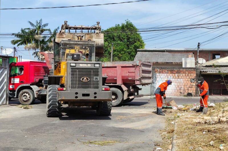 Prefeitura realiza ação de limpeza no bairro São José em Manaus